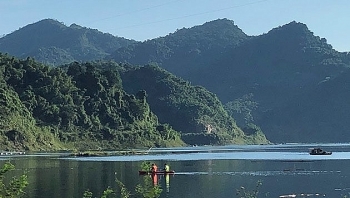 Kayaking on mountain’s lake