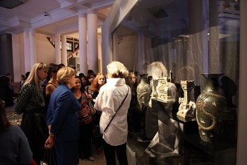 Russian exquisite porcelain comes to Hanoi