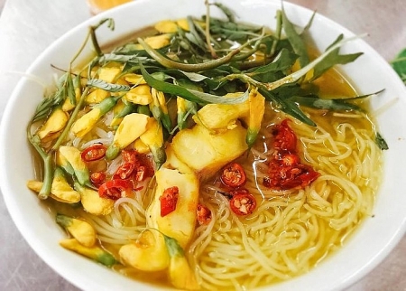 Chau Doc Fish Noodle Soup: A sweet and aromatic specialty of Mekong Delta