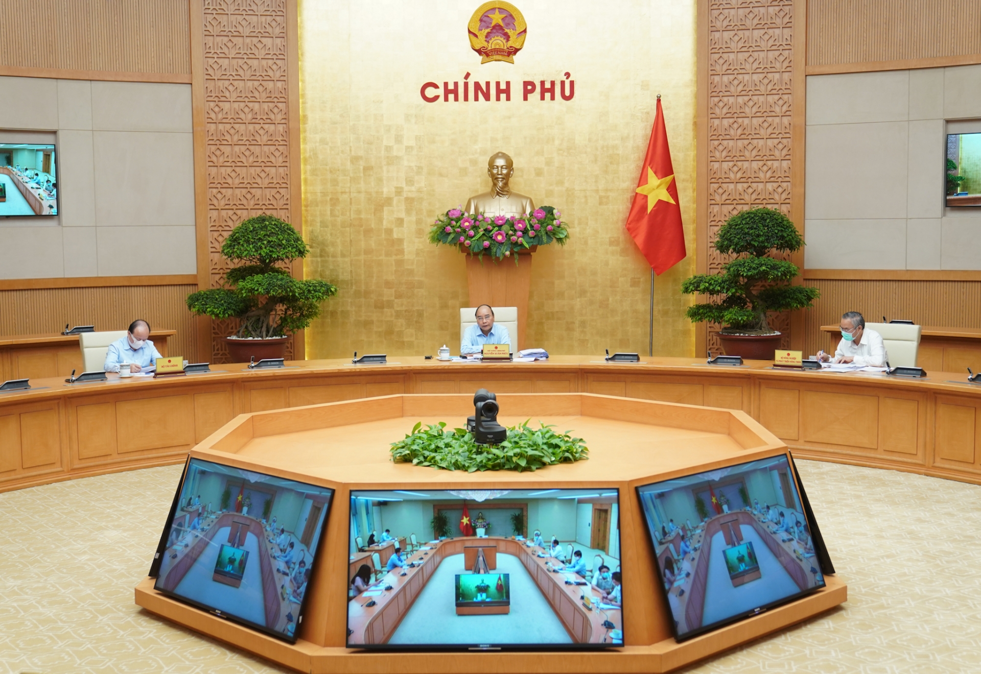 vietnam pm requested commodities prices reduction