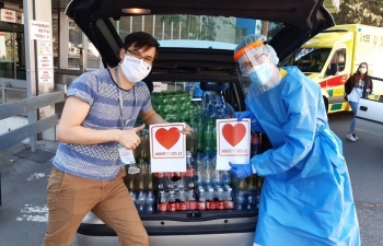 vietnamese community in czech unite in prevention and combat of covid 19 pandemic