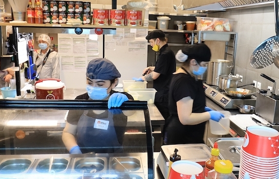 vietnamese in russia gives free pho to covid 19 doctors