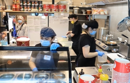Vietnamese in Russia gives free "Pho" to Covid-19 doctors