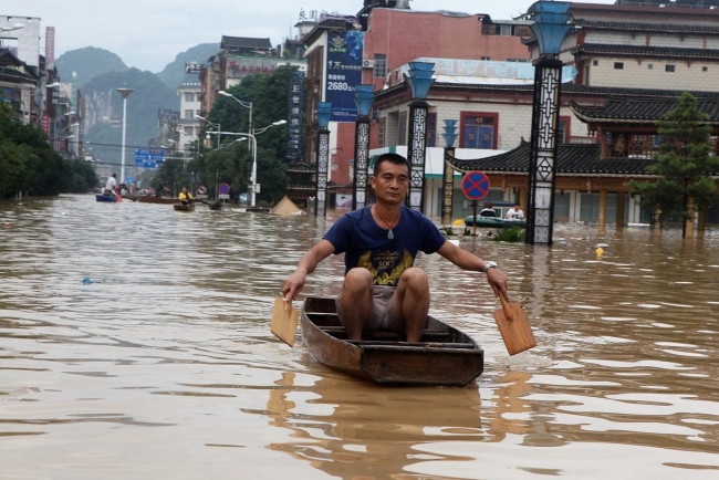 China flood latest news: Downpours to continue raging, China raises flood alert to second highest level