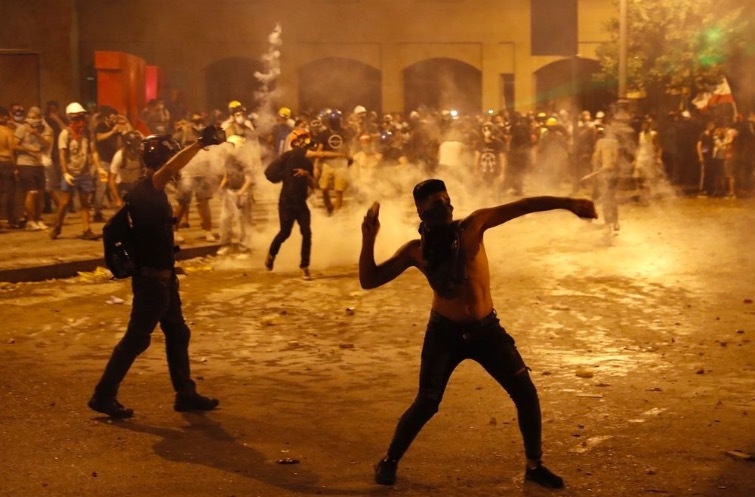 lebanon explosion government steps down experts fear of dangerous chemicals remain