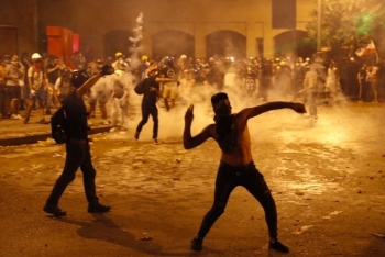 lebanon explosion government steps down experts fear of dangerous chemicals remain