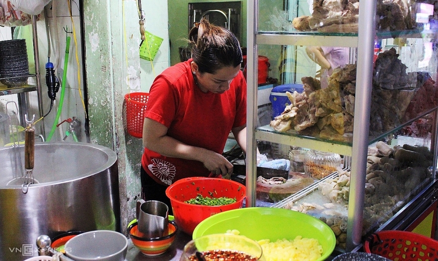Exploring street food paradise at Sai Gon flower market