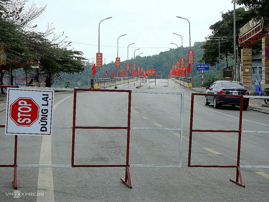 Photos show life under covid 19 lockdown in vietnam town