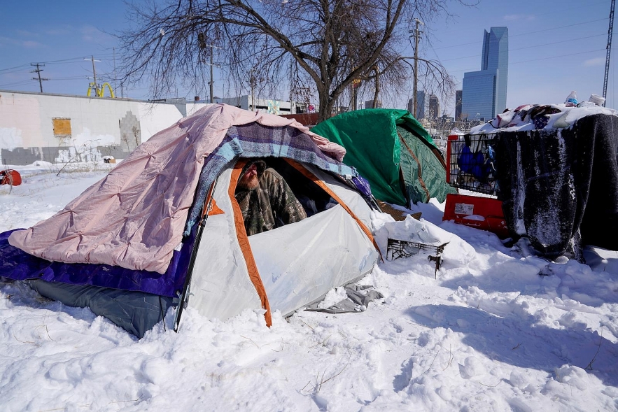 Vietnamese in Texas struggle for power or water in freezing temperatures