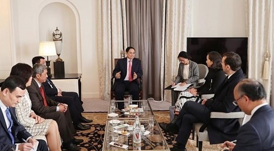 PM Holds Phone Conversation With COVAX Managing Director