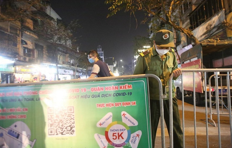 In Photos: Packed Pedestrian Streets In Hanoi After A Year Of Closure