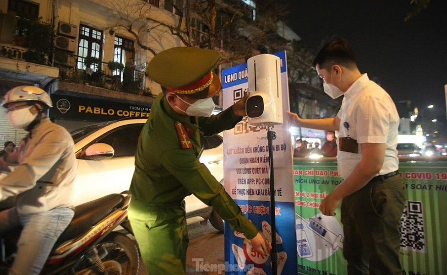 In Photos: Packed Pedestrian Streets In Hanoi After A Year Of Closure