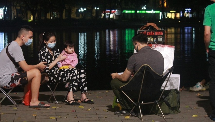 In Photos: Packed Pedestrian Streets In Hanoi After A Year Of Closure