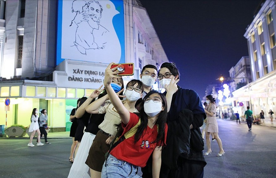 In Photos: Packed Pedestrian Streets In Hanoi After A Year Of Closure