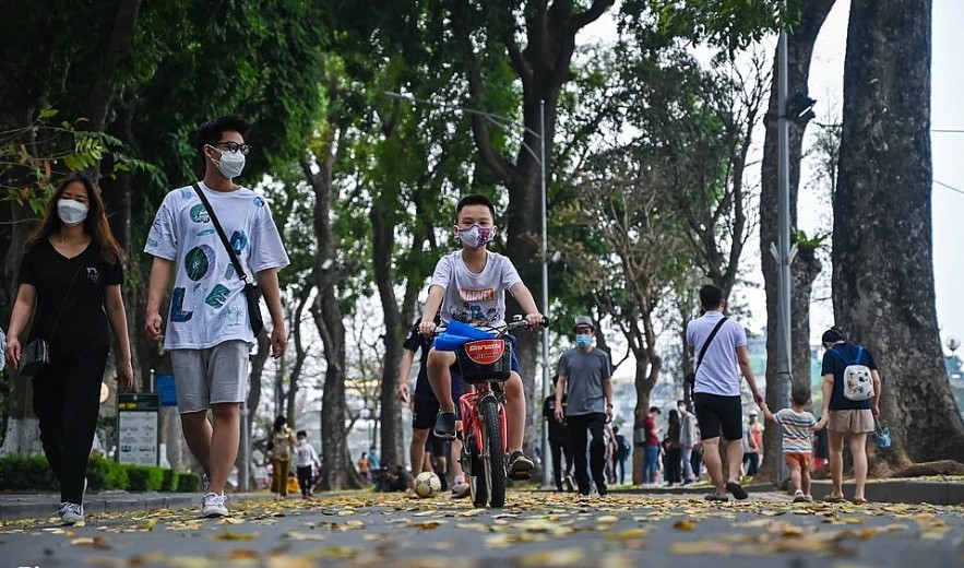 In Photos: Packed Pedestrian Streets In Hanoi After A Year Of Closure