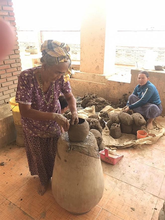 Exploring one of the oldest pottery villages in Southeast Asia