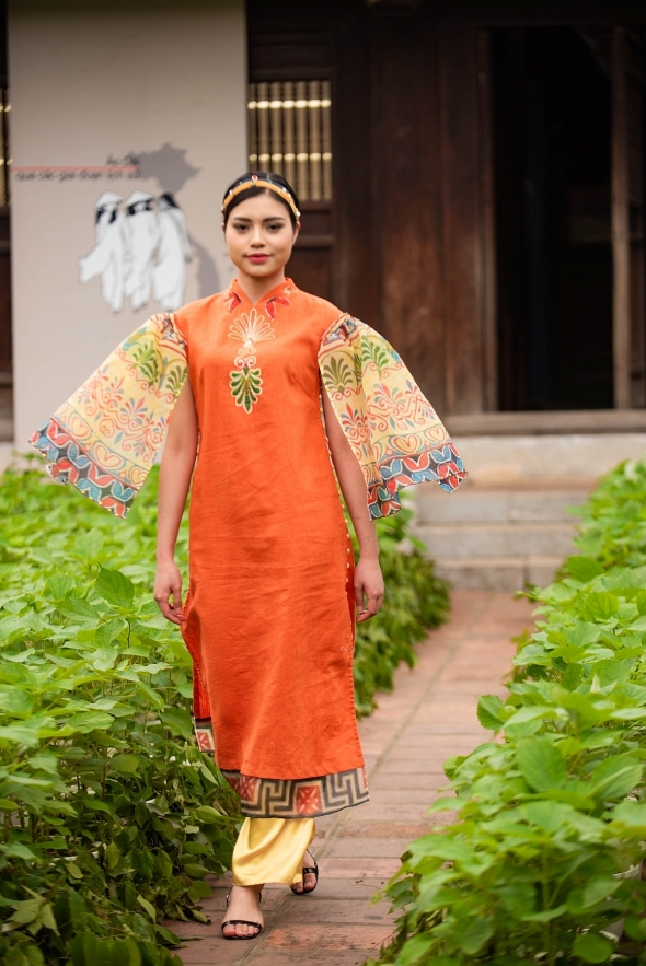 Ao Dai designers present new collections with silk, ramie at fashion event
