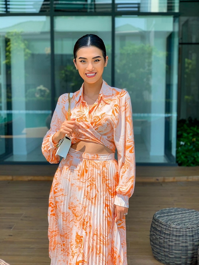 27-year-old Vietnamese hot girl breaking up with 73-year-old American billionaire to attend 'Miss Universe Vietnam'