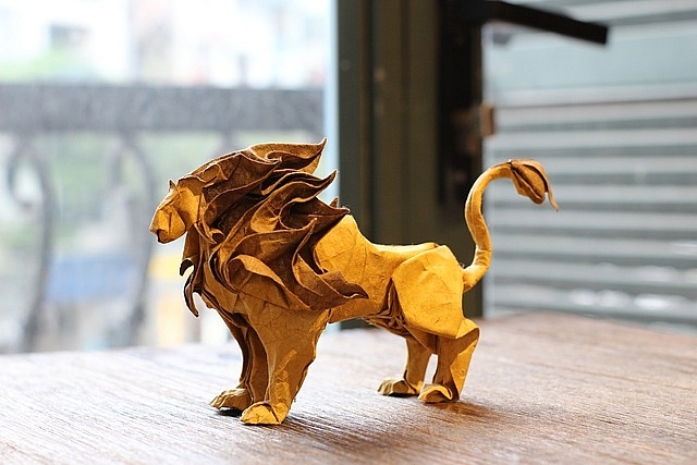 Turning traditional paper into works of art