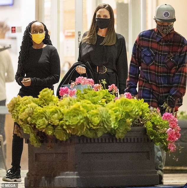 Angelina Jolie's Vietnamese child: Pax Thien's mature appearance at the age of 17