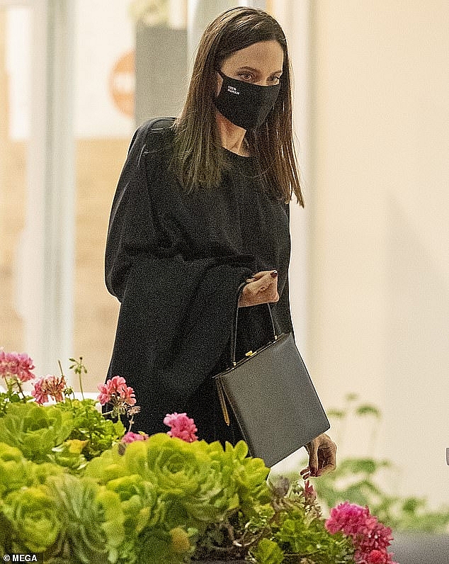 Angelina Jolie's adoptive Vietnamese child: Pax Thien's mature appearance at the age of 17