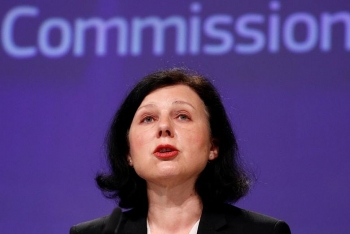 eu proposes facebook twitter and google to report fake news monthly
