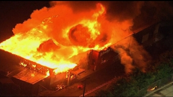 protests in america update protestors set fire to the restaurant where rayshard brooks shot