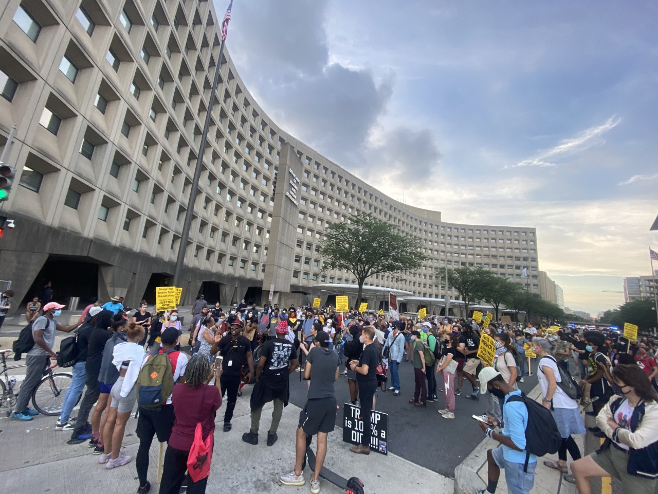 protests in america update trump signed order to encourage police to limit deadly force