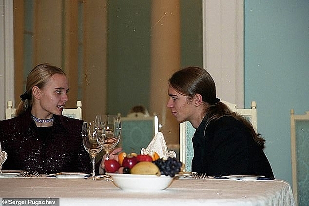 0454 putin daughter 4