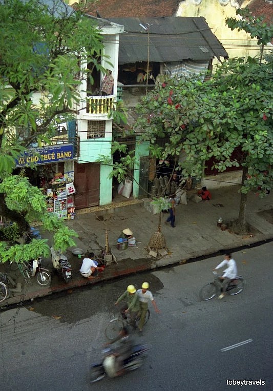 Hanoi's Unique Photos In 1996 Through Lens Of Western Visitors