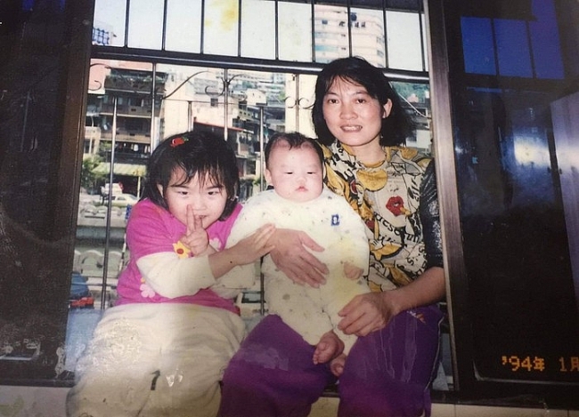 Heartfelt reunion of Tawainese girl and her "Vietnamese foster mom" after long years of searching
