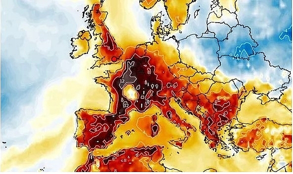 uk and europe weather forecast latest july 31 record 40c highs to bake europe