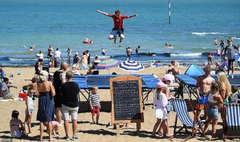 uk and europe weather forecast latest august 4 scorching to melt britain as 457c heatwake bakes europe