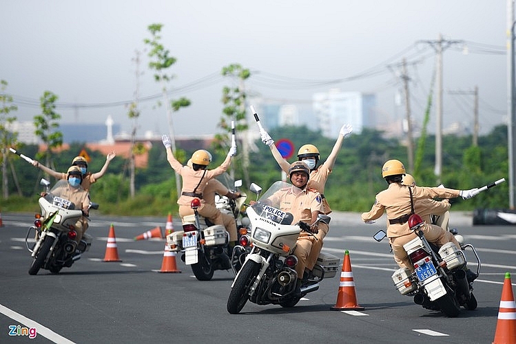 First all-women police escort makes debut in Ho Chi Minh City