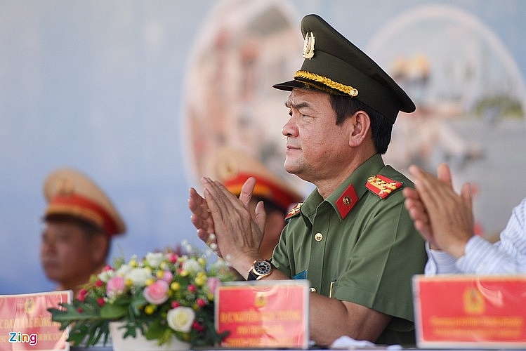First all-women police escort makes debut in Ho Chi Minh City