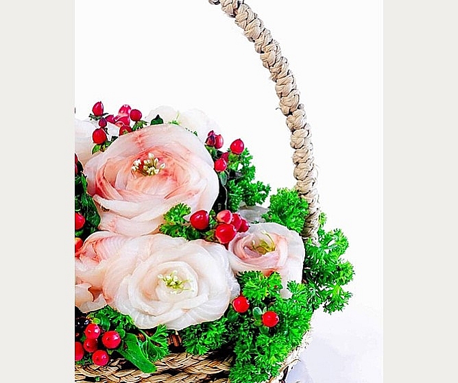 Vietnamese woman inspires cooking with flowers images on dishes Vietnamese woman inspires cooking with flowers images on dishes