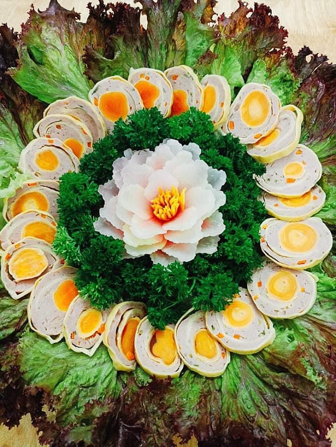 Vietnamese woman inspires cooking with flowers images on dishes Vietnamese woman inspires cooking with flowers images on dishes