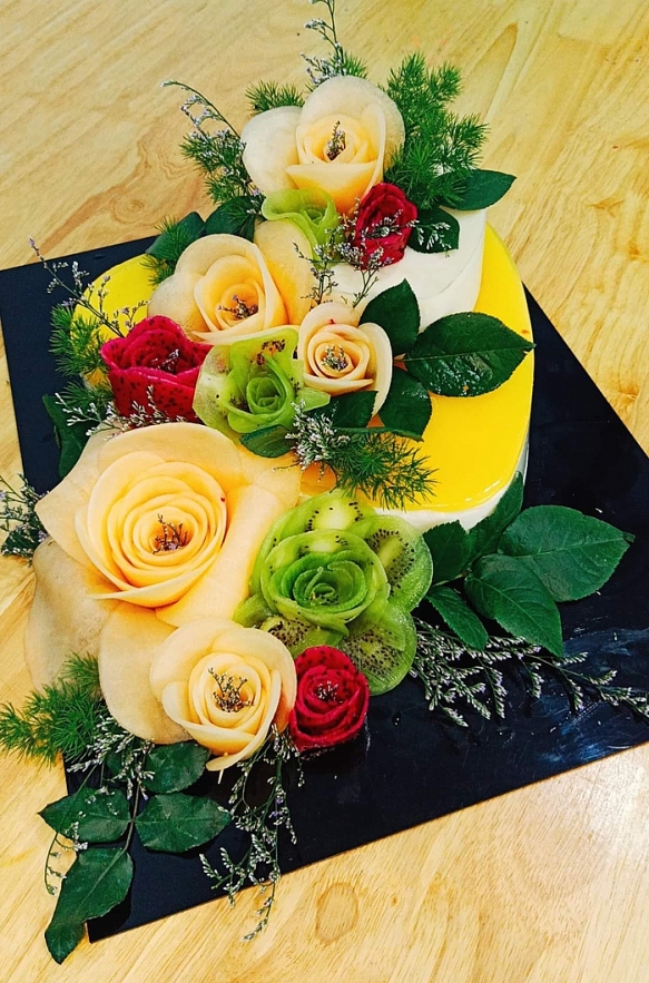 Vietnamese woman inspires cooking with flowers images on dishes Vietnamese woman inspires cooking with flowers images on dishes