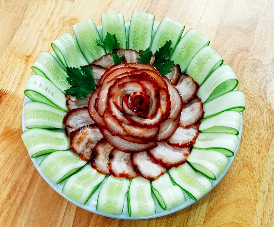 Vietnamese woman inspires cooking with flowers images on dishes Vietnamese woman inspires cooking with flowers images on dishes