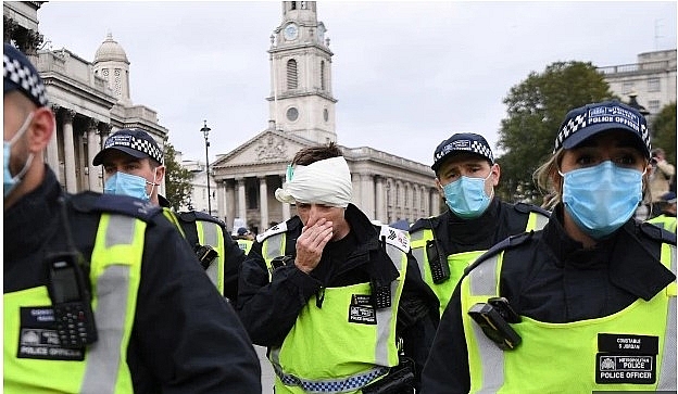 Anti lockdown protests in the UK: Nine cops injured as Trafalgar Square and Hyde Park bombarded by thousands of maskless protesters