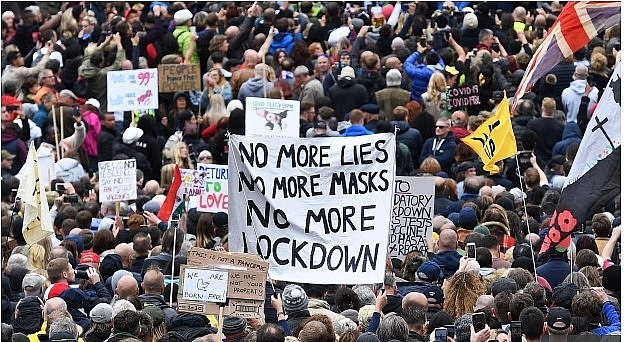 Anti lockdown protests in the UK: Nine cops injured as Trafalgar Square and Hyde Park bombarded by thousands of maskless protesters