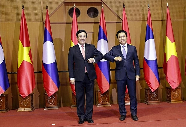 Vietnamese and Lao Governments determined to foster comprehensive cooperation