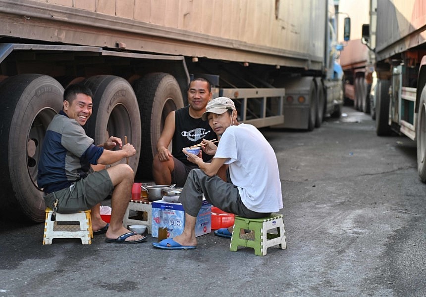 Deputy PM Directs Settlement Of Congestion At Lang Son Border Gate