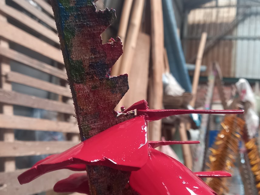 Currently, the artisans here also create many products from bamboo such as birds, butterflies, etc.(Photo: Pham Sy/Dai Doan Ket) The Unique Village that Makes Bamboo Dragonflies