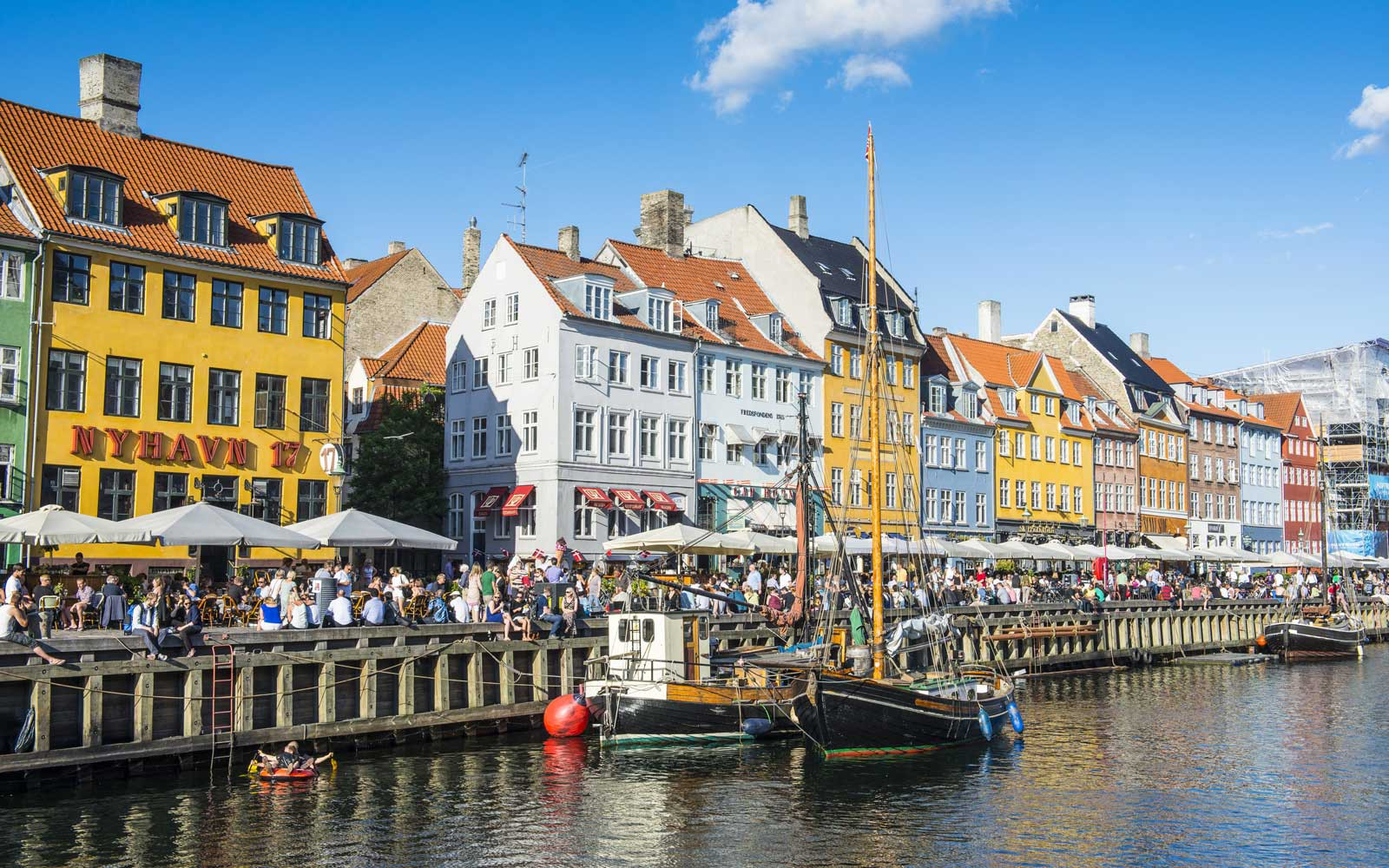 Vietnam on top best countries for traveling alone 5301 dm