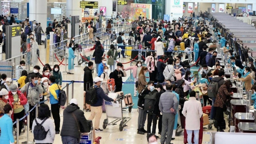 Vietnam resumes flights to 20 countries, territories