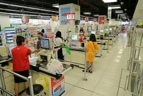 hanoi supermarkets are able to meet peoples goods demand even covid 19 cases increasing
