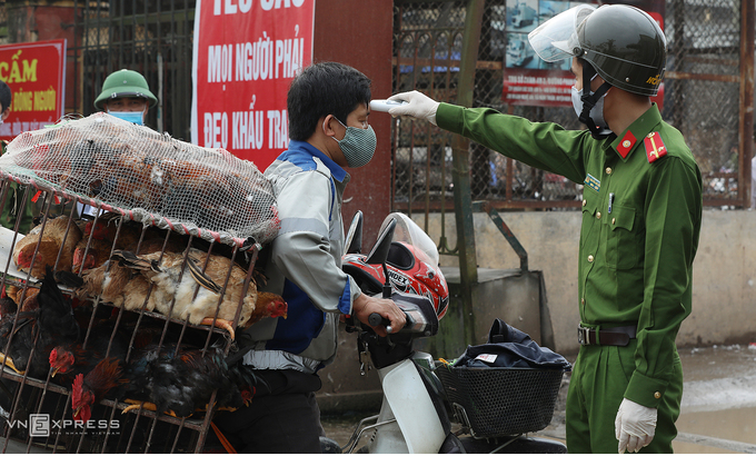 rapid covid 19 tests conducted to hanoi wholesale markets