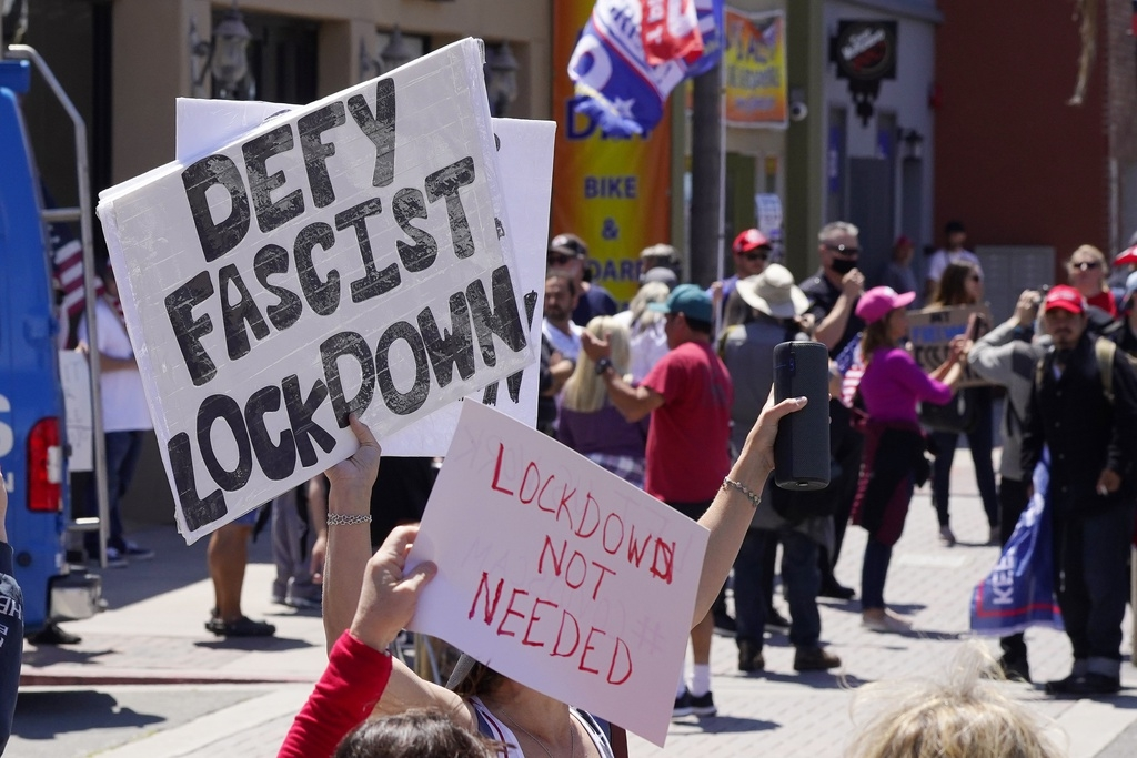 hundreds of american protests against coronavirus lockdowns amid the pandemic