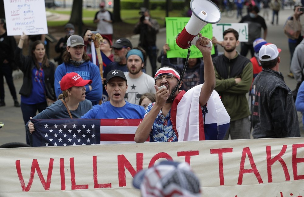 hundreds of american protests against coronavirus lockdowns amid the pandemic